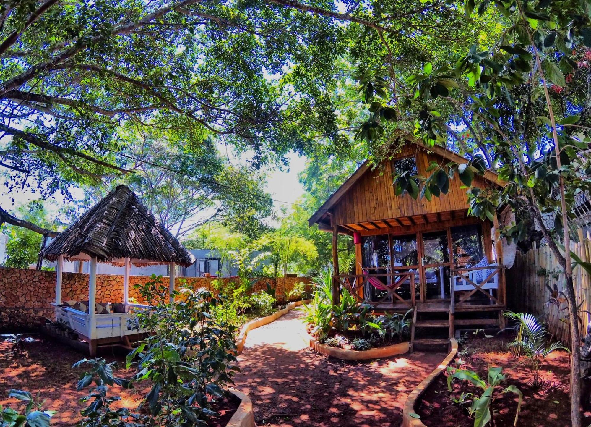 Cosmos Bungalows Bira Eksteriør bilde